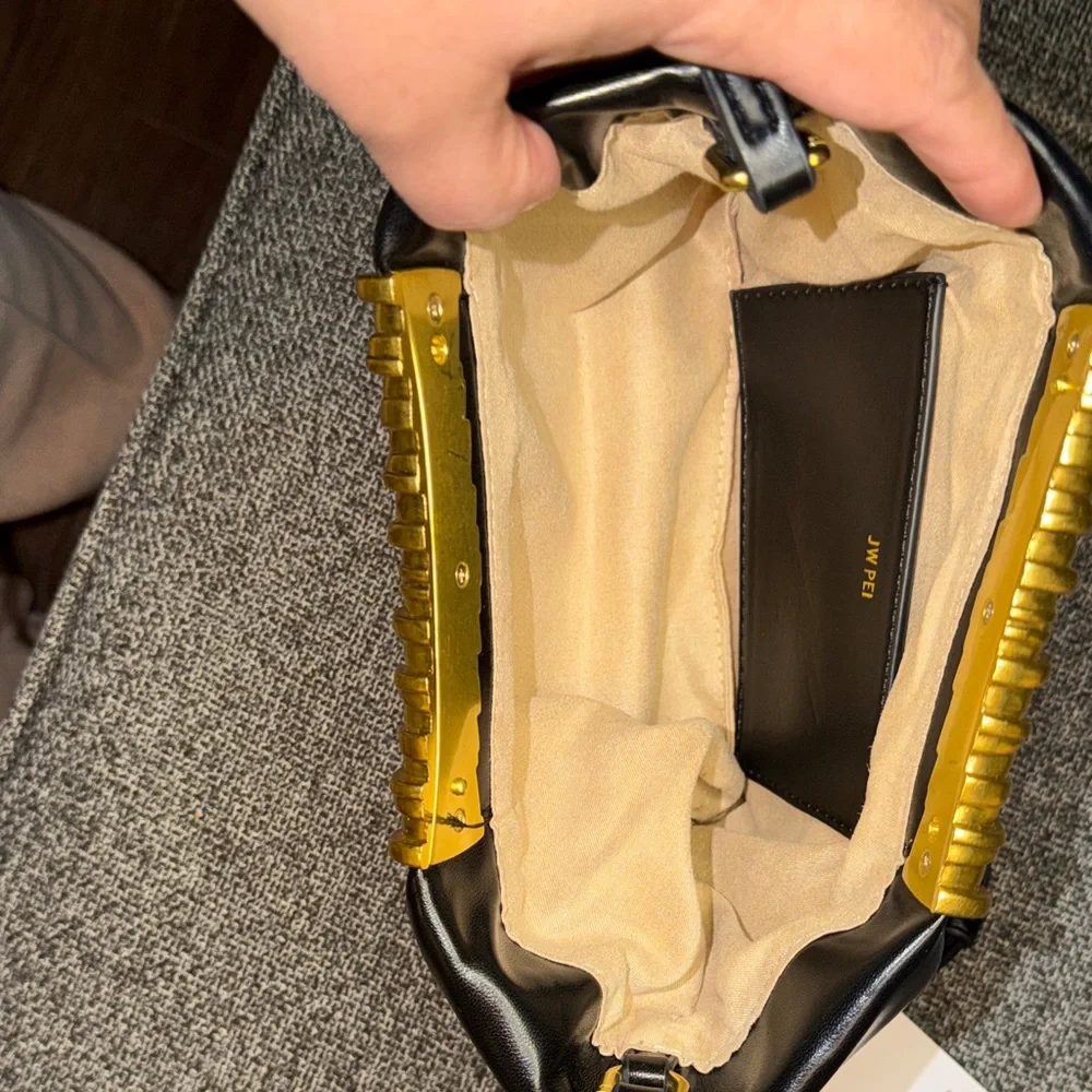 Elegant Black and Gold Women's Bag - Picture 6 of 12